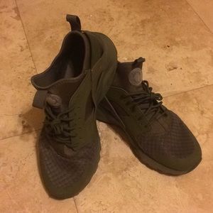 Nike Huarache military green